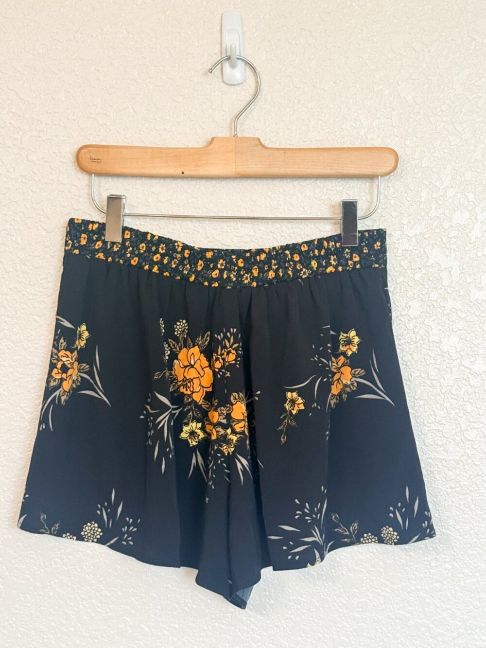 BOG Collective Floral Print Shorts Women's Small Black Elastic Waist Flowy Boho